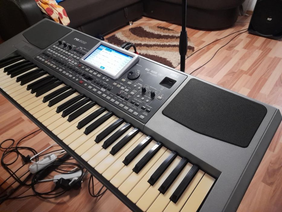 Vând Korg PA 900