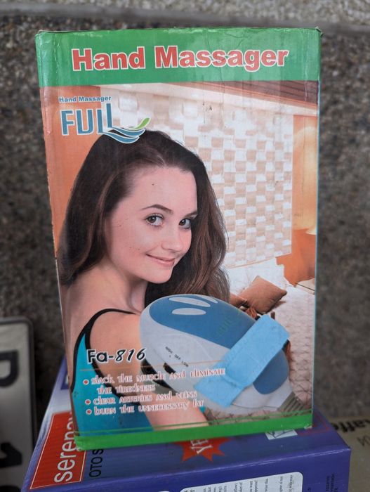 Ручной вибрационный массажёр для тела.