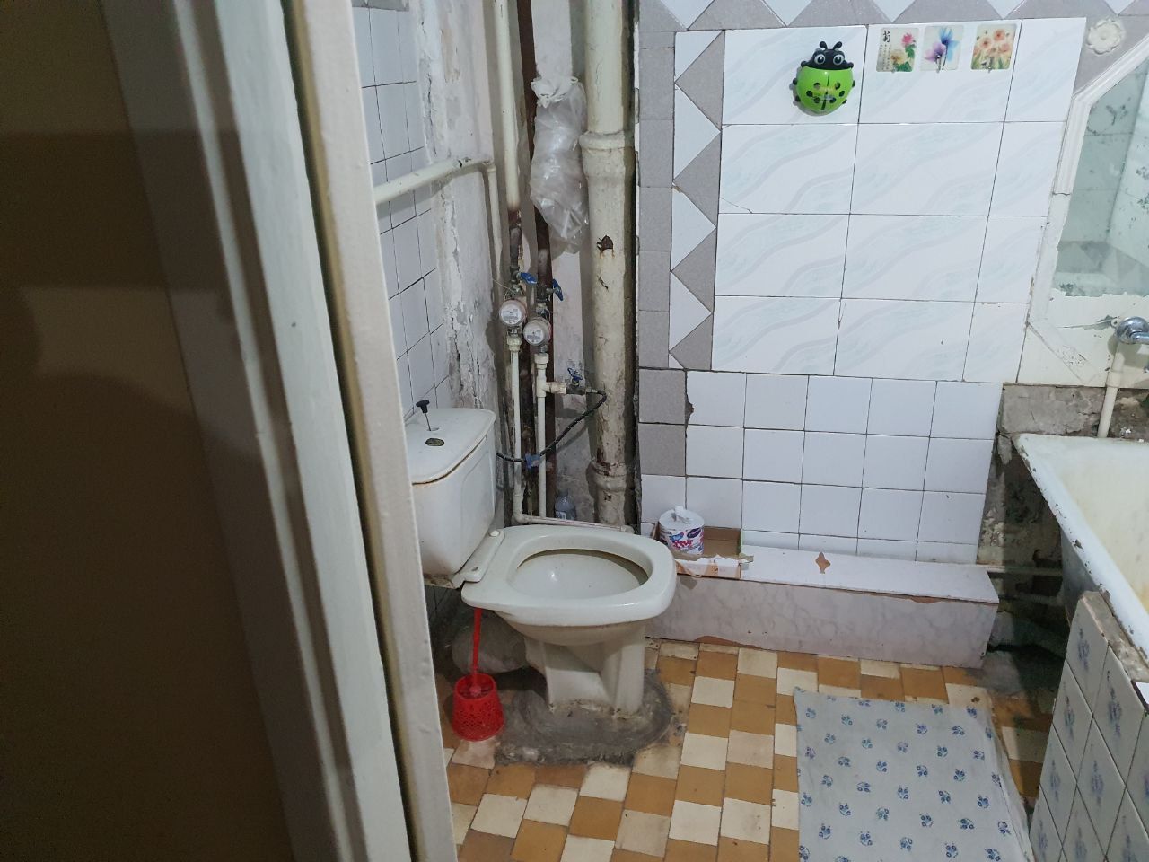 Srochna 3xonali kvartira sotiladi