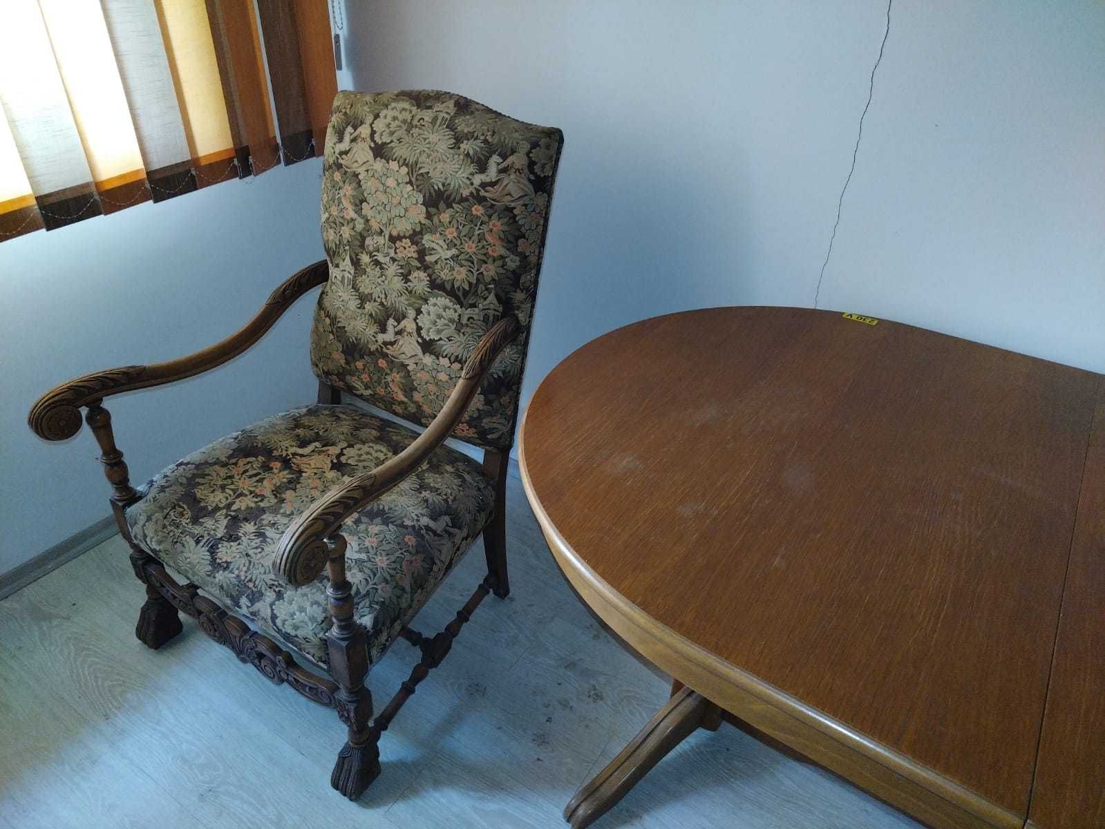 Piese de mobilier: masa, 2 scaune si 1 jilts