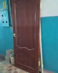 Цельная деревянная дверь