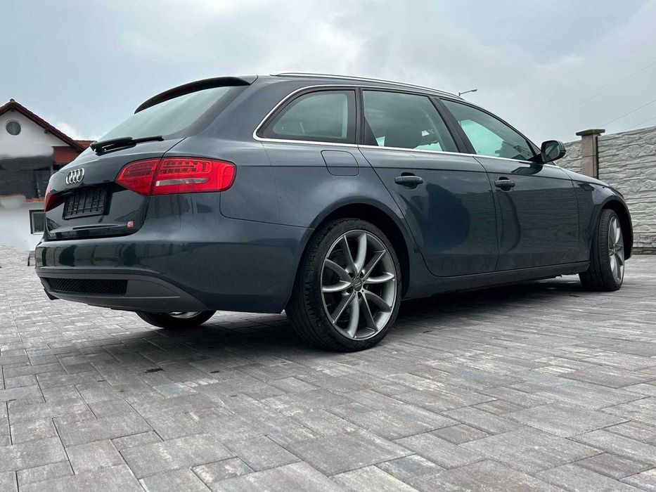 Audi  A4  S-line an 2010