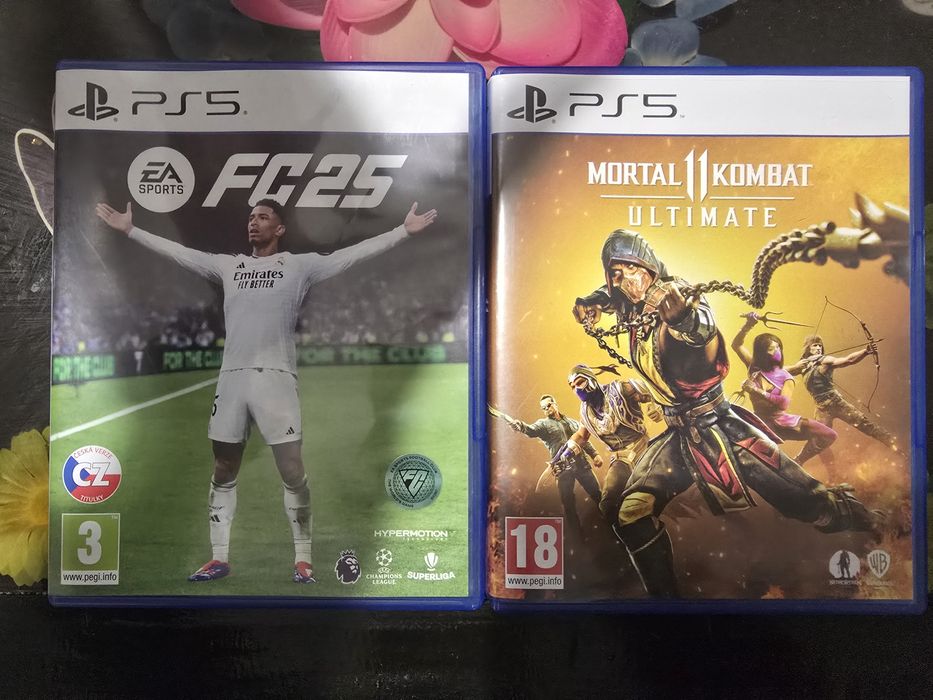 Ps5 pro + disk + 2 manete + statie de incarcare+ stand + 2 jocuri