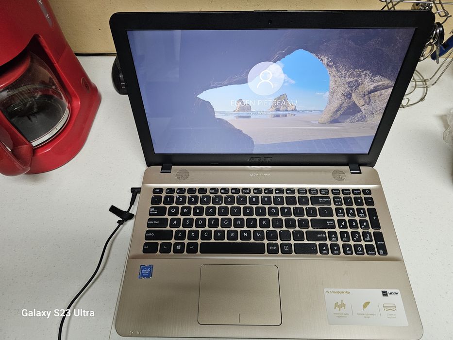 Vând Leptop Asus , Nou