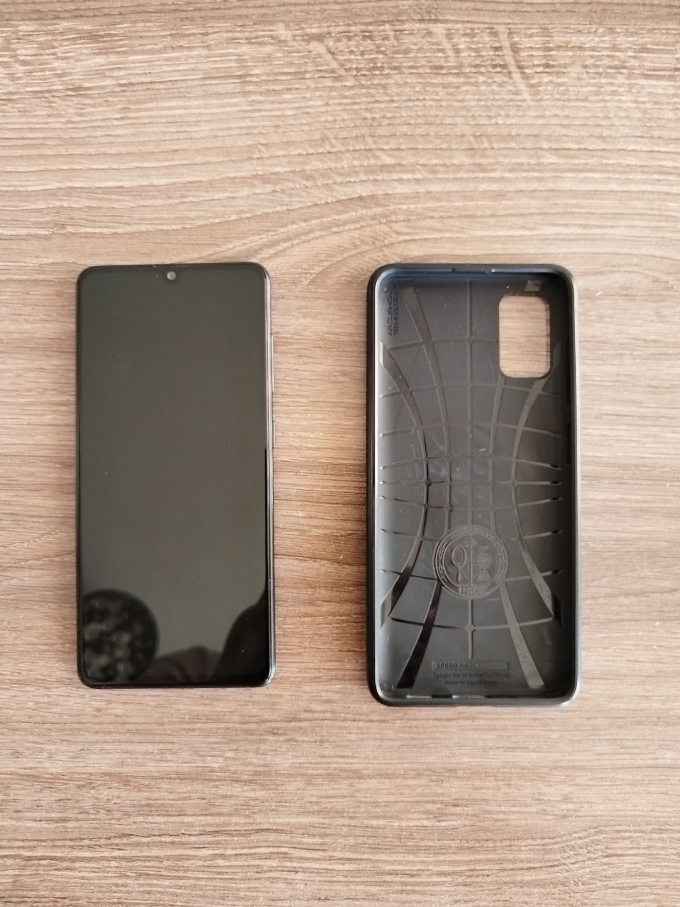 Samsung A41 + Spigen кейс подарък