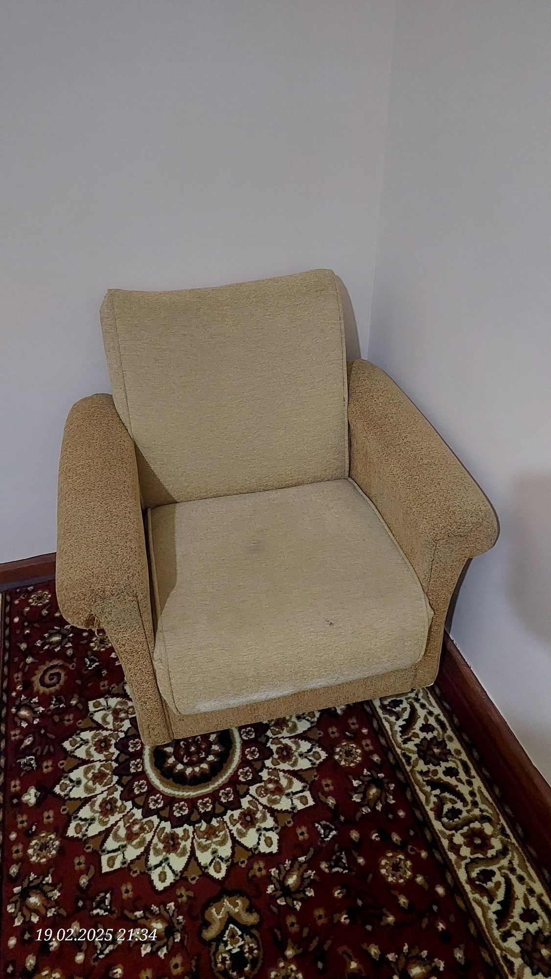 Divan kreslo sotiladi