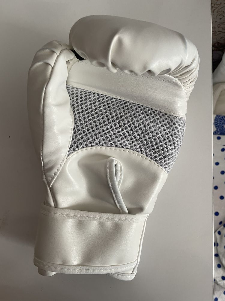 Боксерские перчатки Venum White Original