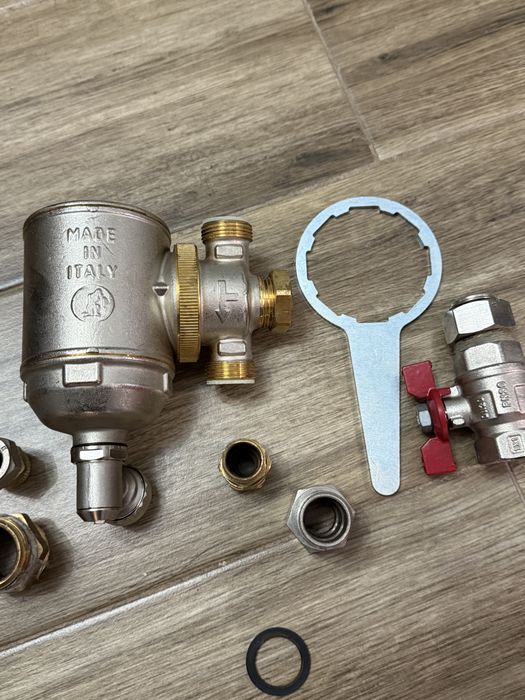 Grup amestec cu pompa Grundfos si filtru magnetic Giacomini