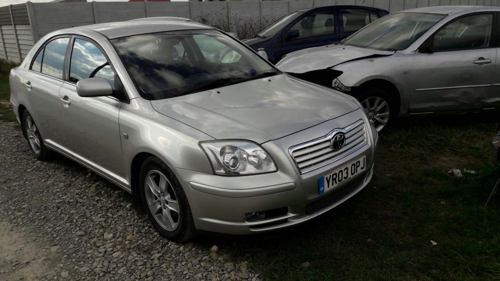 Capota motor toyota avensis