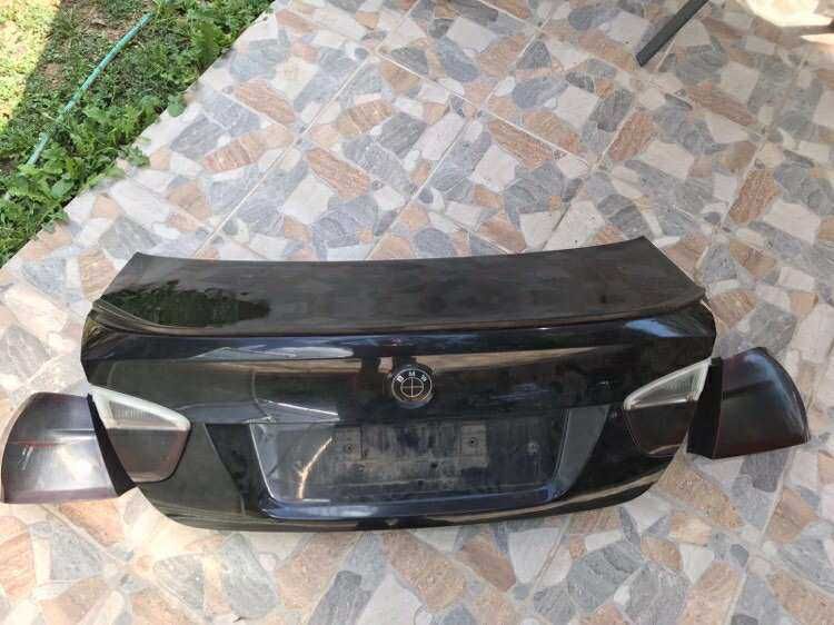Багажник с стопове и лип спойлер за BMW E90 преди фейс.(2005-2007)