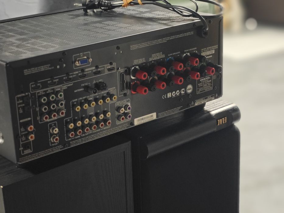 Vând AV  Receiver Onkyo TX SR 608