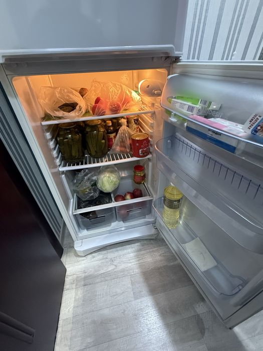 Продам срочно холодильник Индезит