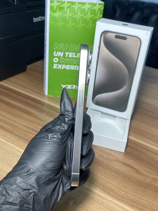 iPhone 15 Pro • 256 GB • Natural Titanium