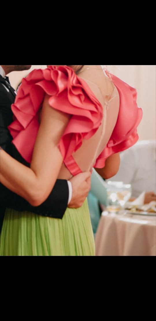 Rochie model Iris Serban . Facuta din voal creponat foarte fin .