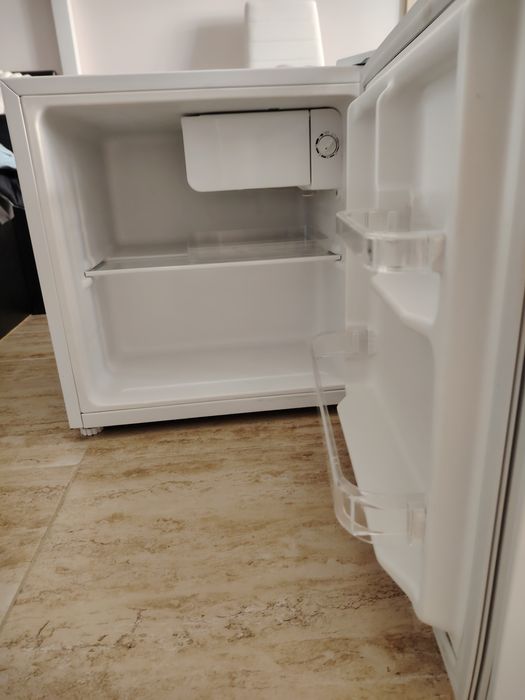 Продавам мини бар Neo