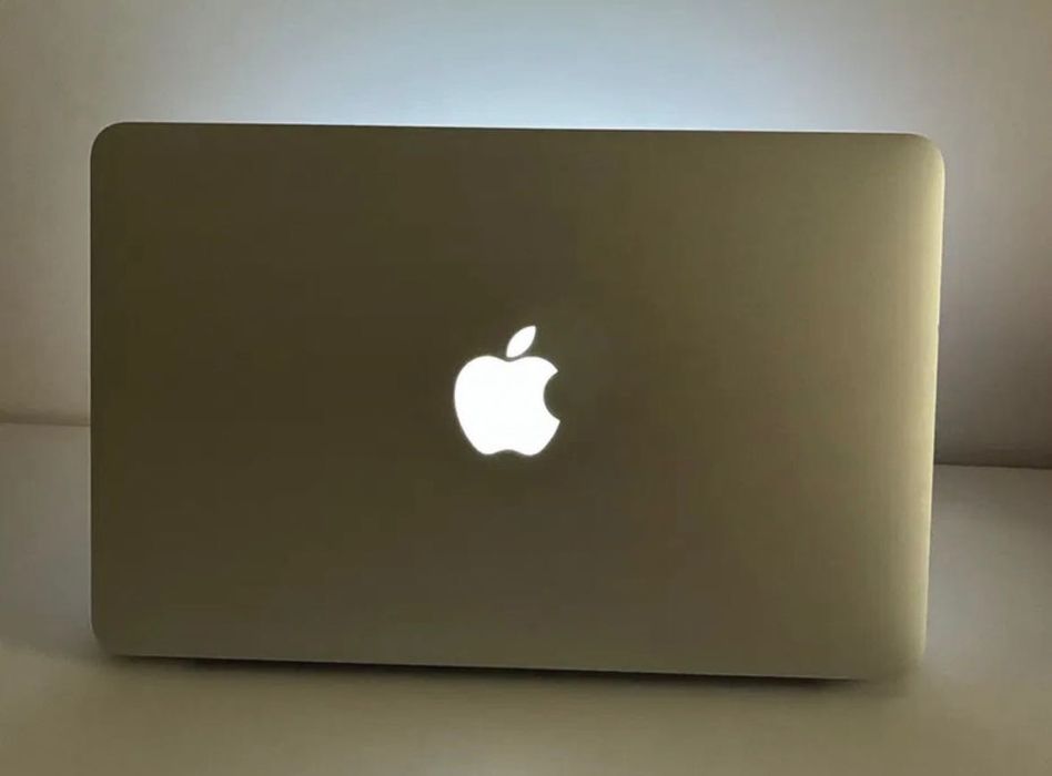 MacBook Air 11 8 gb RAM 128 ssd