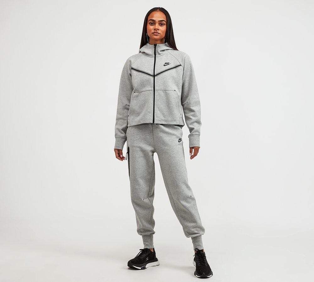 Дамски екипи Nike Tech Fleece в 4 цвята (XS,S,M,L,XL)