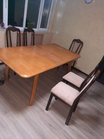 Кухонный стол со стульями
