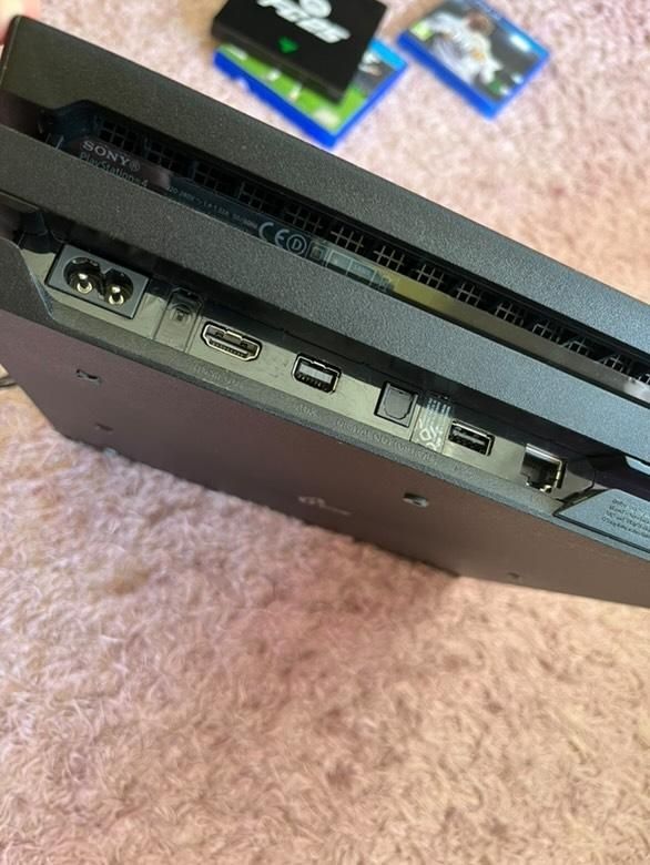 Конзола  ps4 pro
