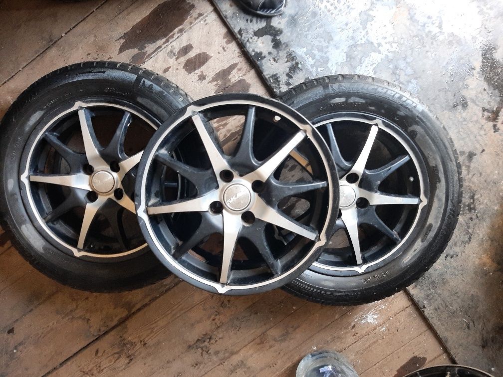 Продам 3 титановых диска на R15, 2резины в подарок