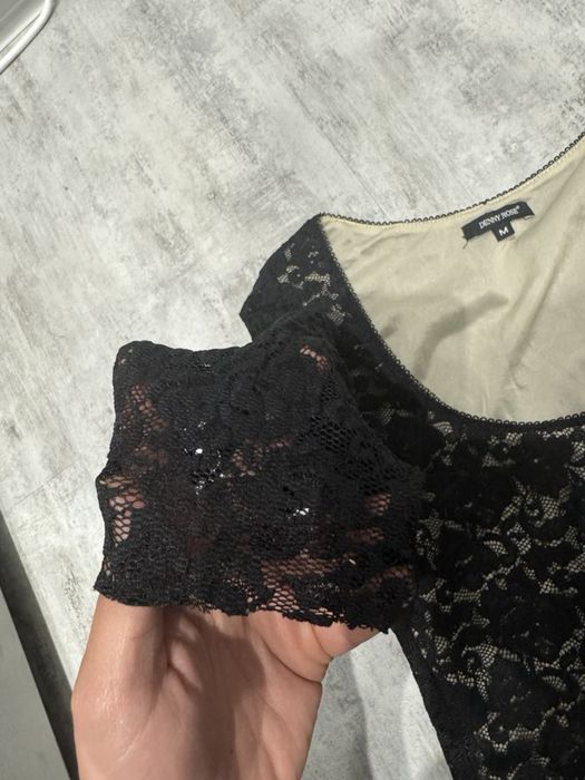 Нова дантелена рокля Denny Rose M