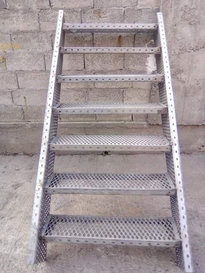 Scară metalică zincata galvanizata  3mx 3g