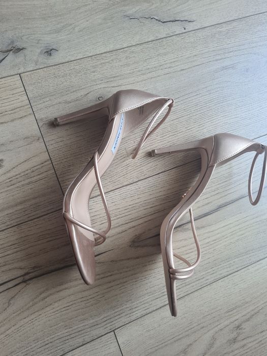 Sandale aurii de piele ecologica si barete inguste cu toc 9 cm