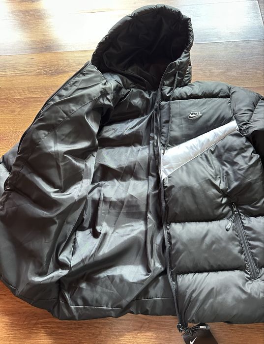 Мъжко,черно,зимно яке Nike с гумирано лого