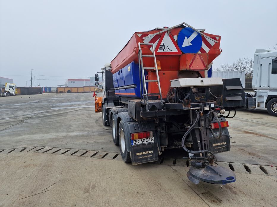 Cap tractor echipat sararita dezapezire