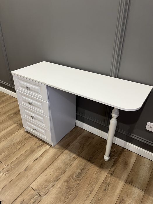 Туалетный стол, белый торг есть