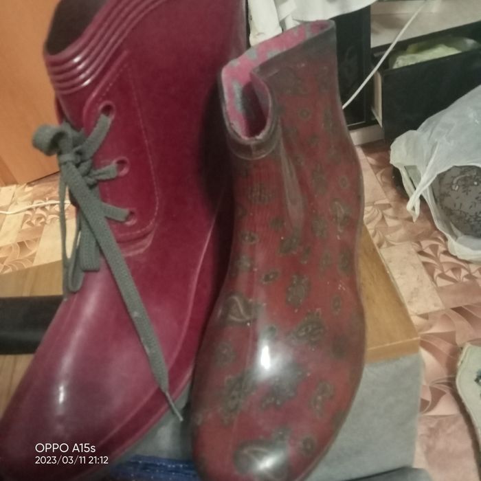 Продам резиновые сапоги женские