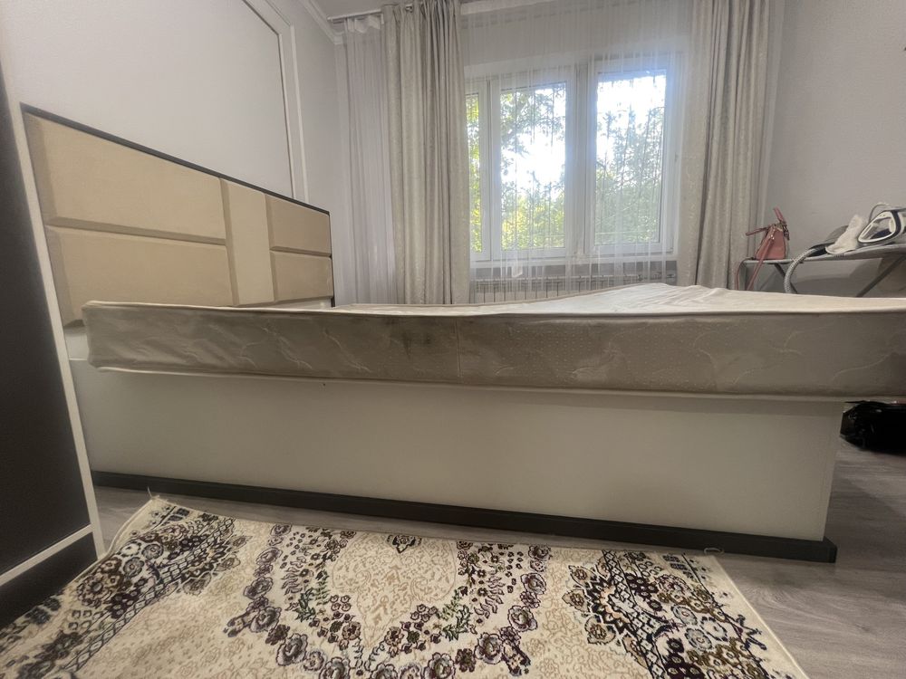 Продается матрас 200/160 цена договорная. Находится в квартире на 1 эт