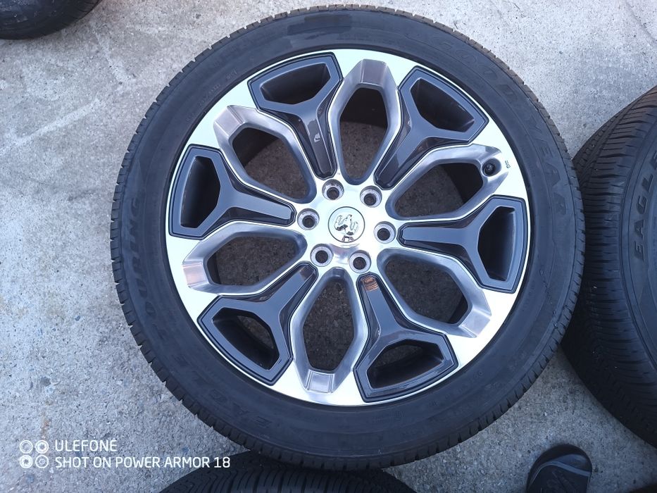 Dodge RAM 285/45/22 цола