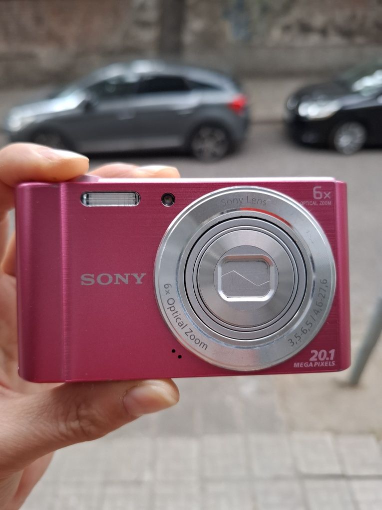 Компактен дигитален фотоапарат SONY Cybershot W810