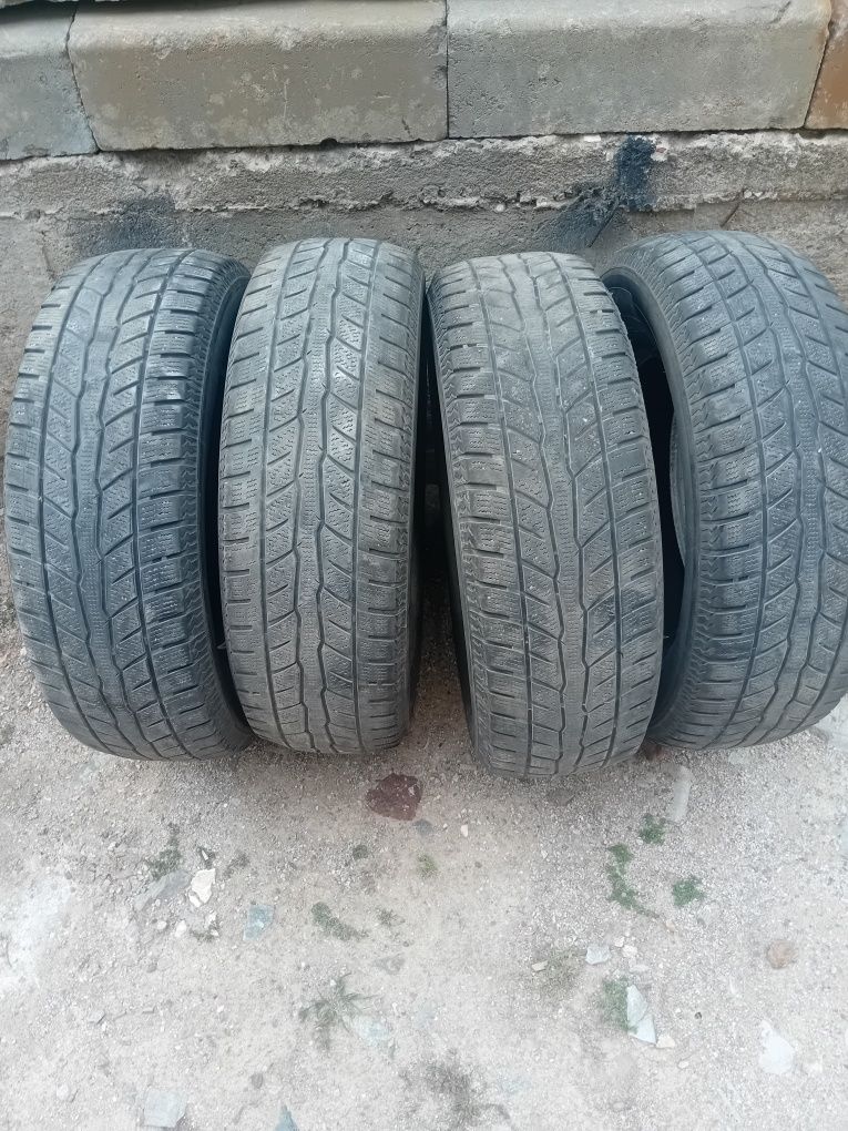 235/70 R16 зимни гуми