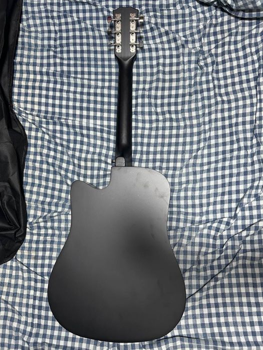 Акустическая гитара