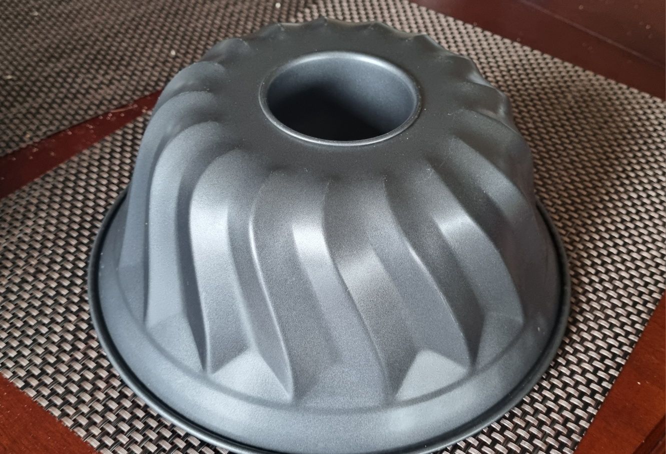 Кръгла форма за кекс с дупка, 24 см диаметър