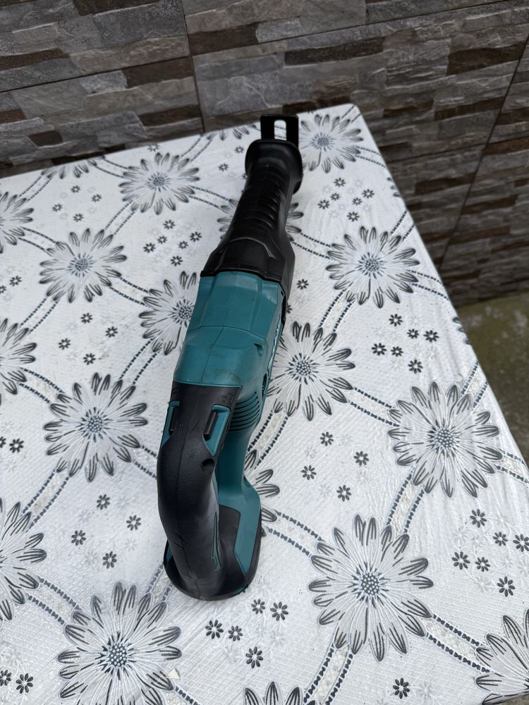 Акумулаторен саблен трион MAKITA DJR186