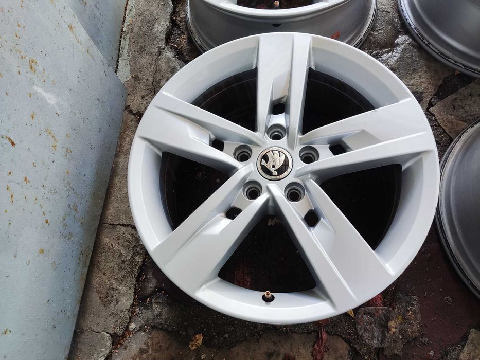 Шкода 17 5x112 оригинални лети джанти 5x112 за Skoda Octavia - 17 цола