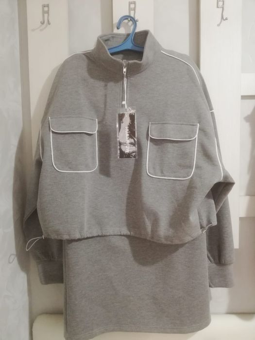 Костюм спортивный с юбкой