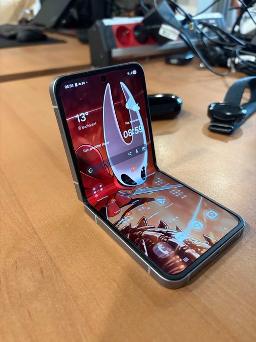 Samsung Galaxy Z Flip 6 + cadou