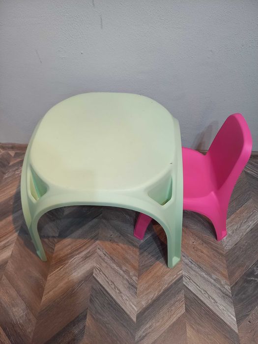 Масичка и столче за деца