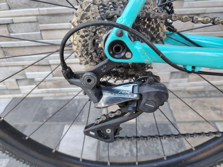 Vând bicicleta gravel,  cube cross race pro, mărime 61cm
