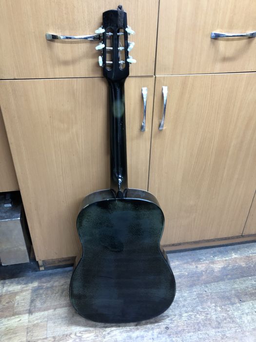 Продам гитару с чехлом