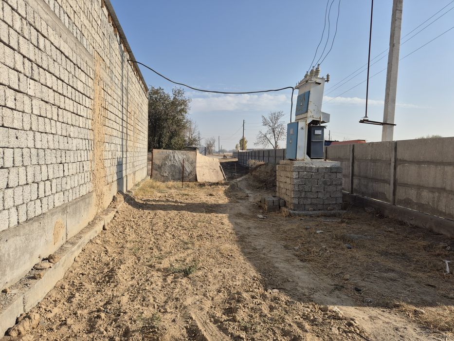 Sirdaryo shaharda 20 sothli tayor bino sotiladi