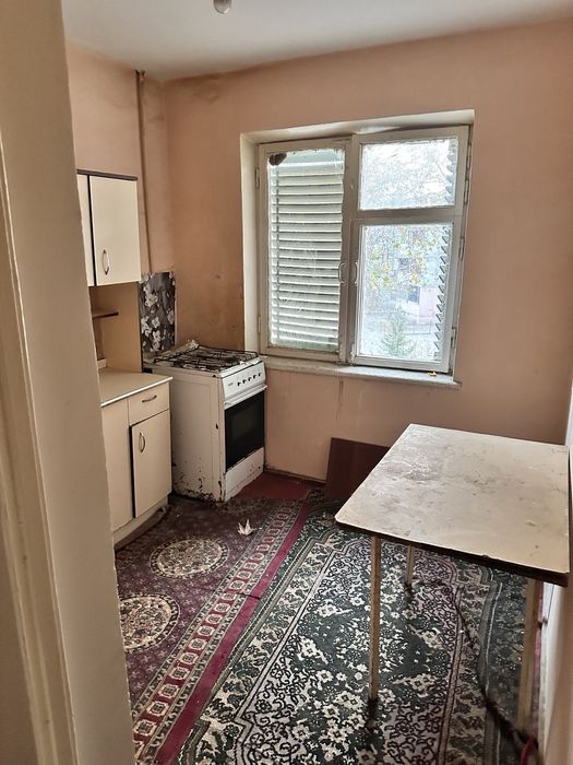 3 xonali kvartira sotiladi