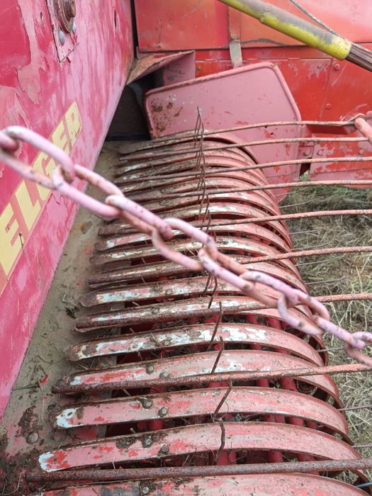 Vând o presă dreptunghiularā