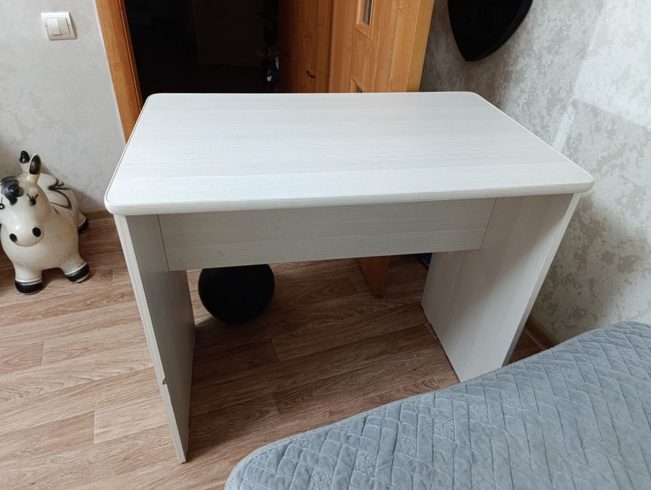 Стол письменный/кухонный