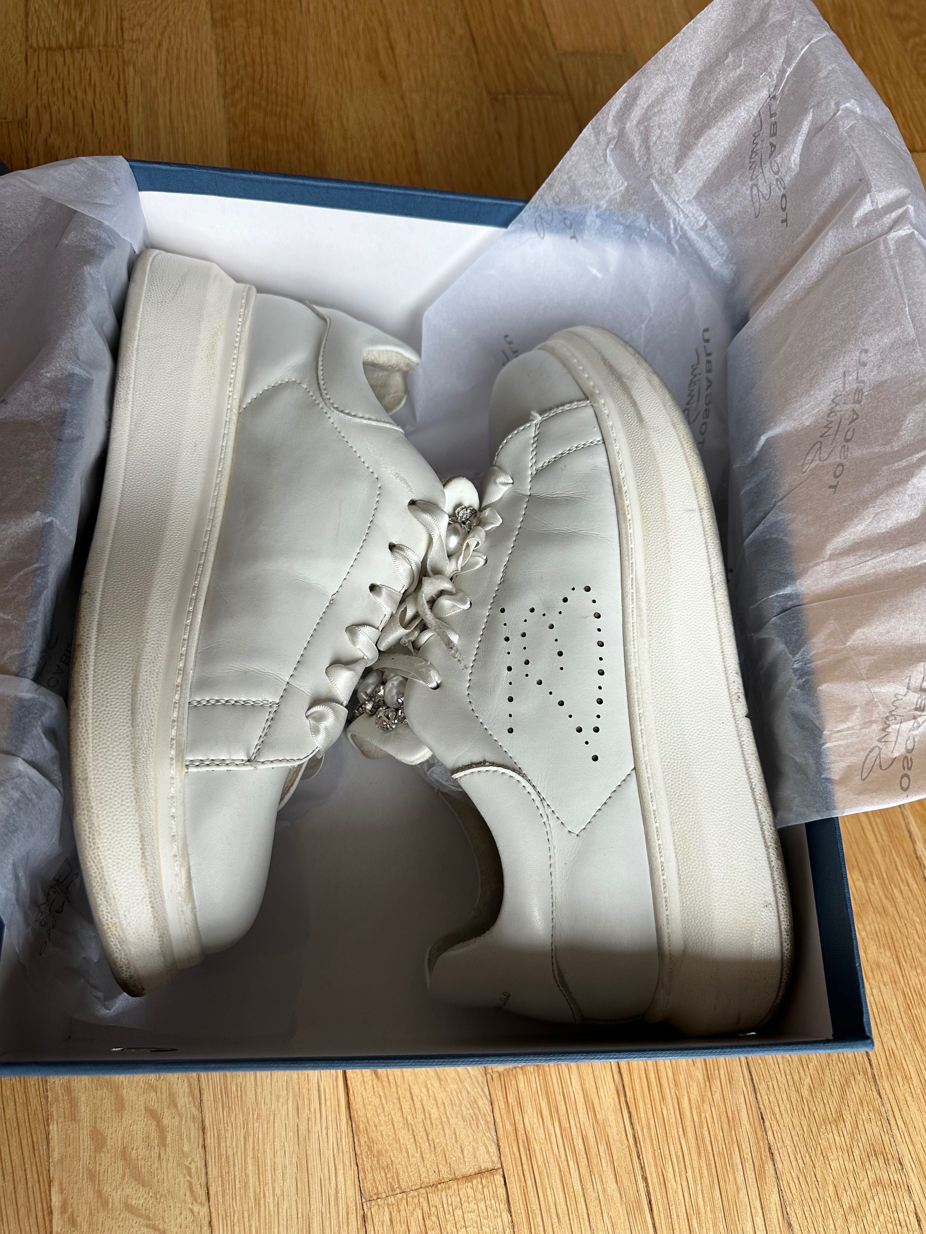 Off white , Toscablue