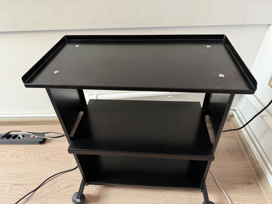 Vând ucenic cosmetica/ coafură